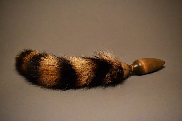 Пробка деревянная Подиум с хвостом натуральный мех, енот