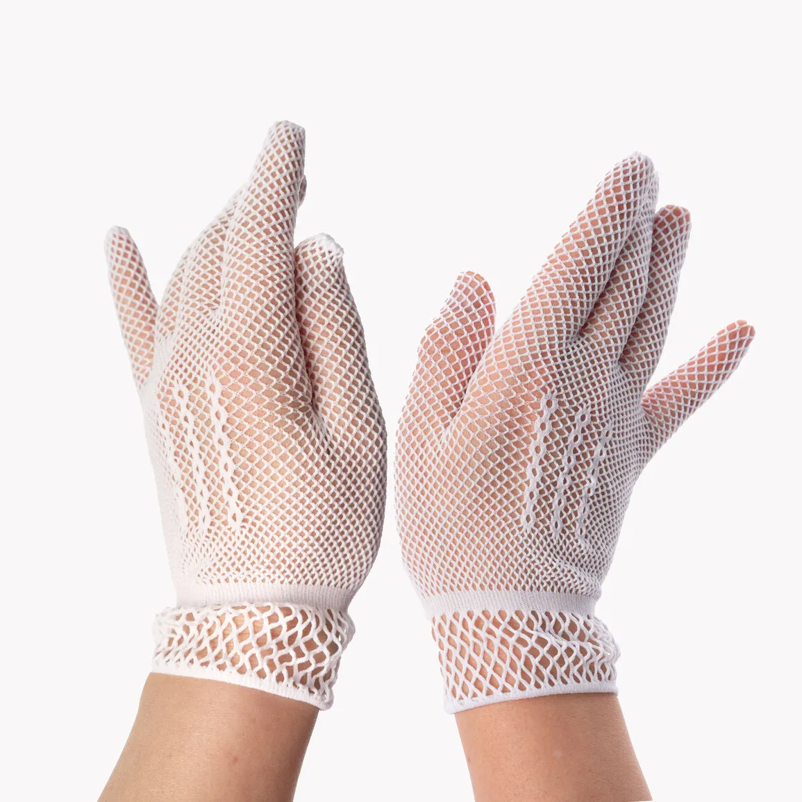 Сетчатые перчатки белого цвета