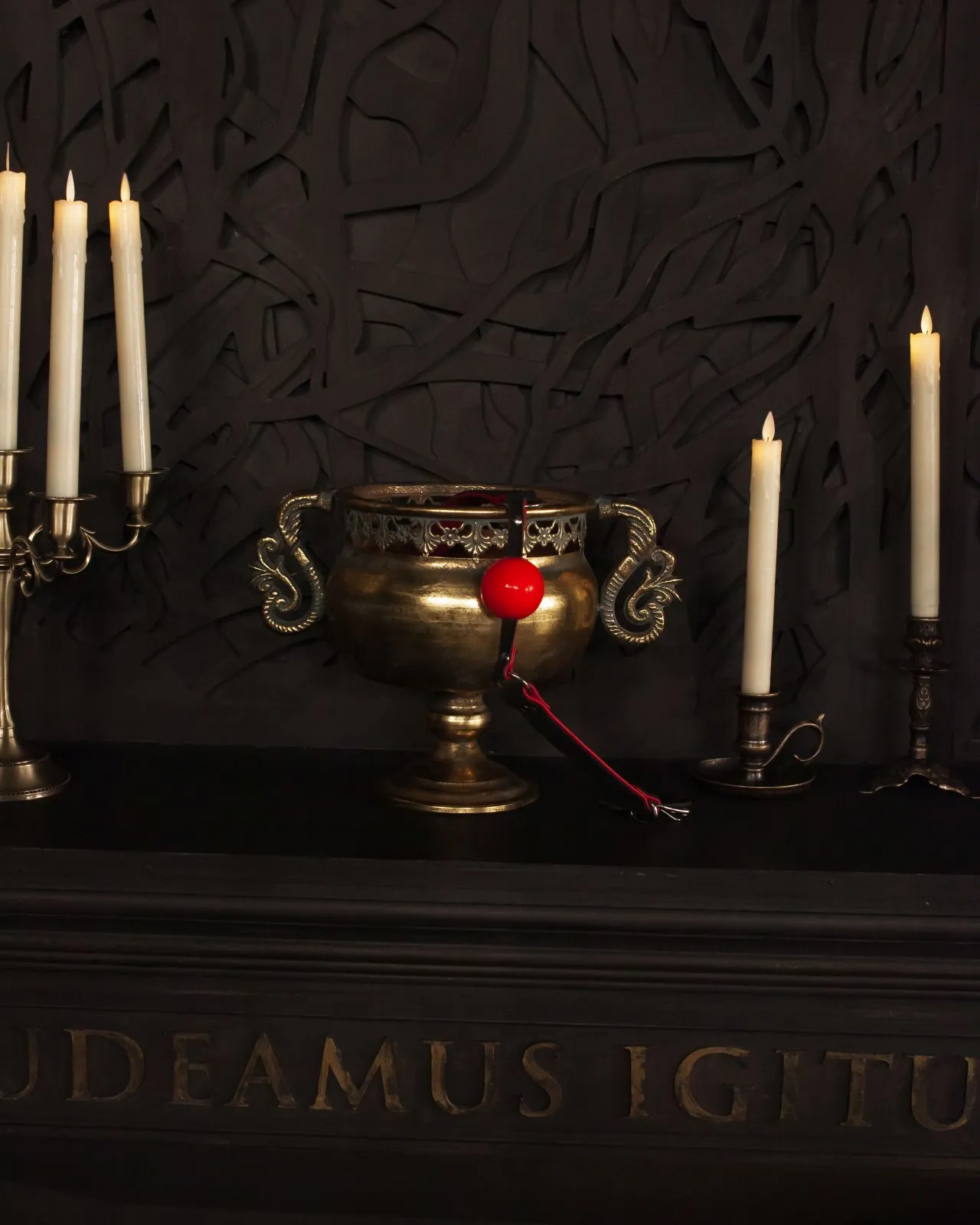 кляп scandal с ремешком из натуральной кожи и силиконовым шариком (black&red) в Воронеже