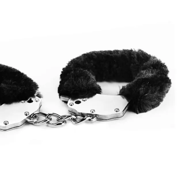 наручники декоративные lovetoy fetish pleasure fluffy handcuffs, черные в Воронеже