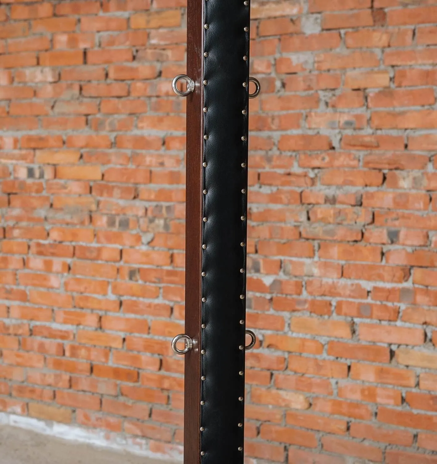 столб из дуба и кожи, 210 см в Воронеже