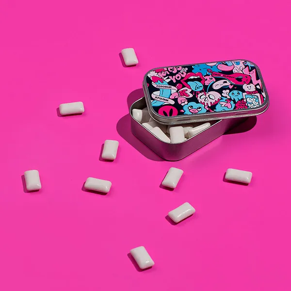 жевательная резинка pinkrabbit с логотипом в жестяной баночке в Воронеже