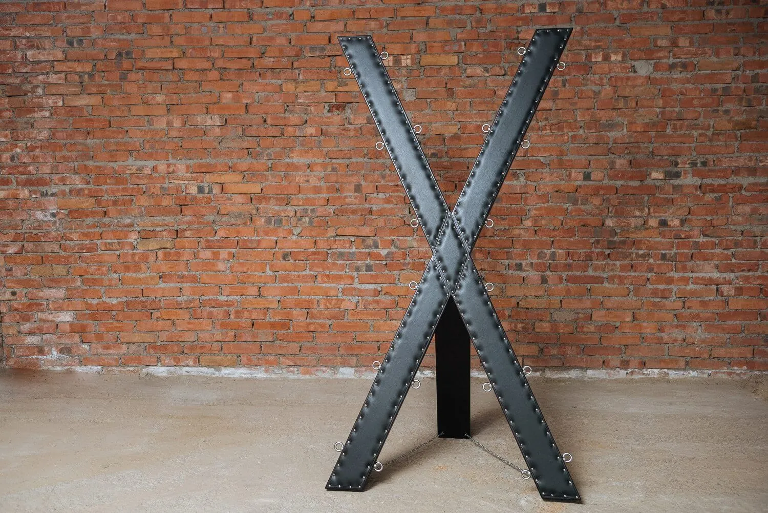 крест из дуба и черной кожи, 210 см в Воронеже