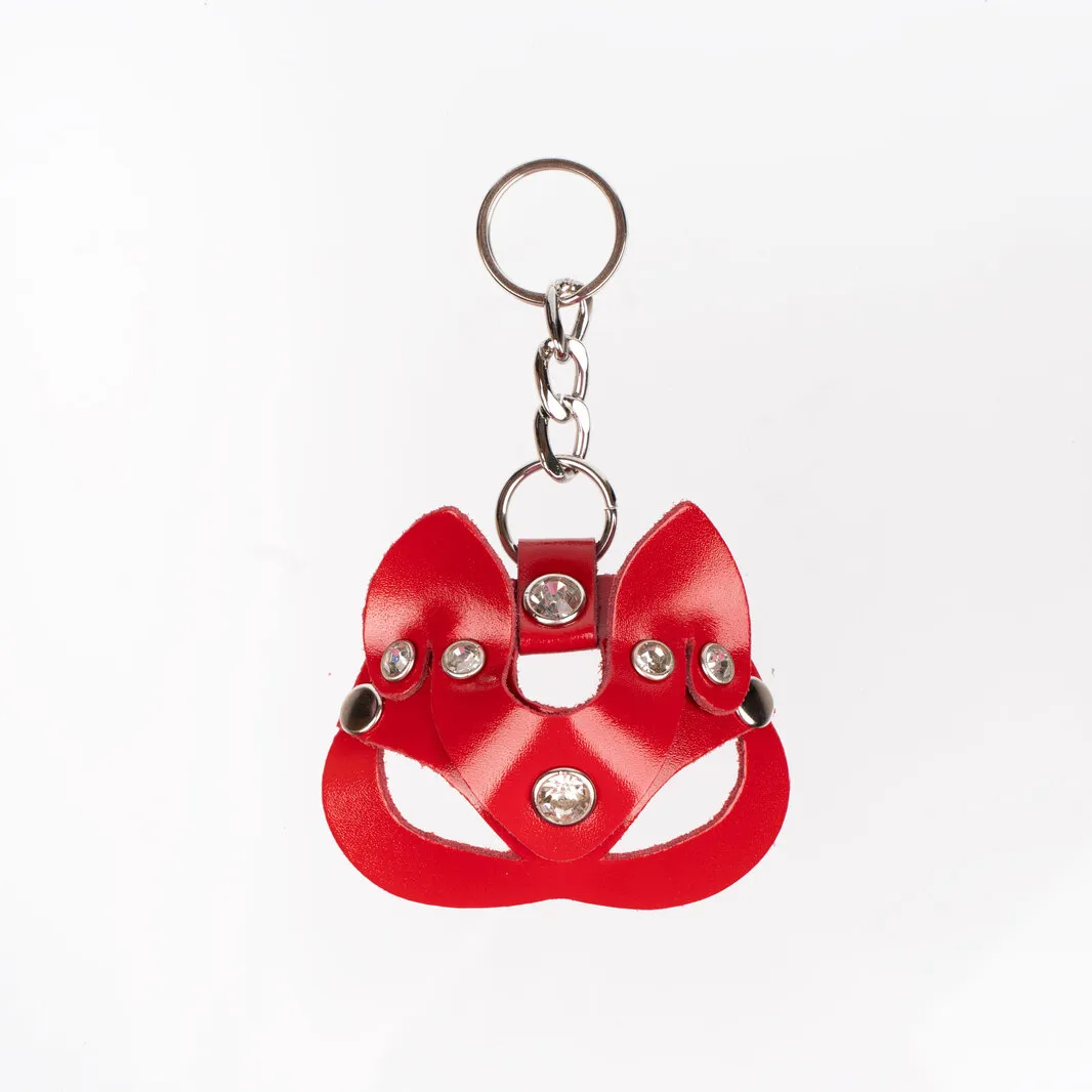 Брелок - маска кошки со стразами красный