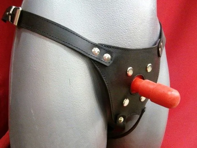 Трусы c плагом Подиум из натуральной кожи, черные