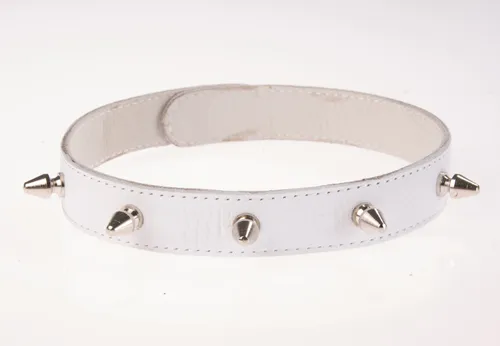 Ошейник кожаный белый шириной 20мм с шипами длиной 12мм на кнопках  3102-3