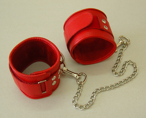 оковы кожаные красные на липучках, соединенные цепочкой длиной 35см 3073-2 в Воронеже