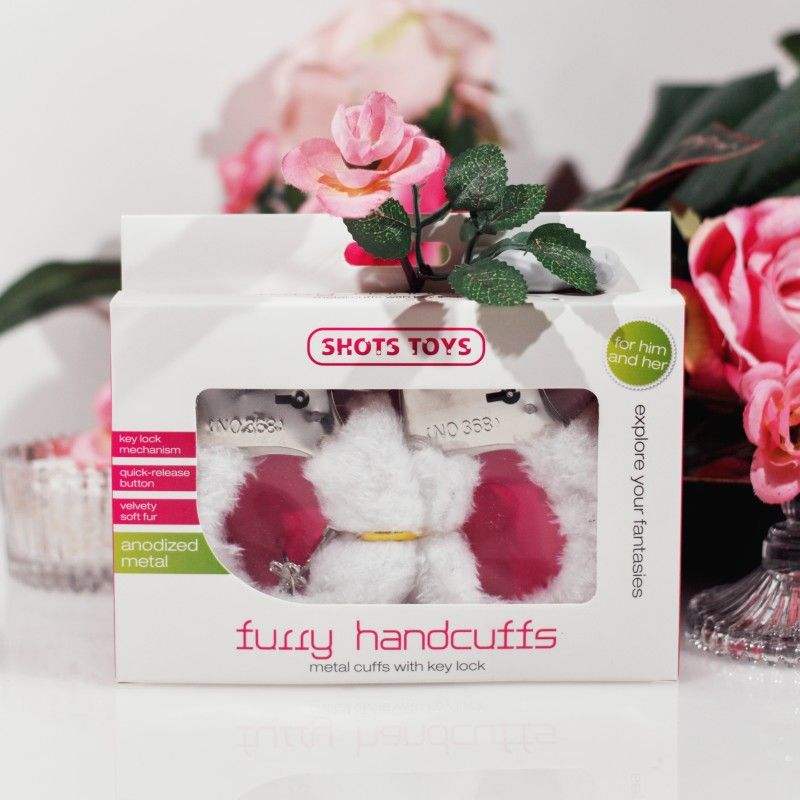 наручники декоративные с мехом shots beginner"s handcuffs furry, белые в Воронеже