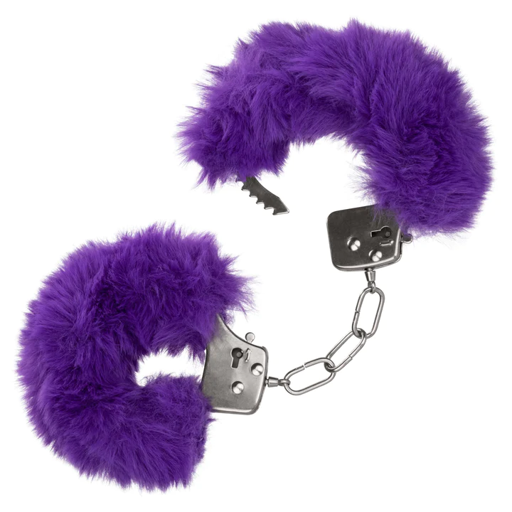 металлические наручники с искусственным мехом ultra fluffy furry cuffs, фиолетовые в Воронеже