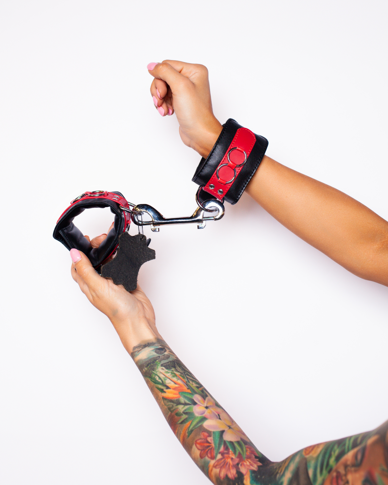 наручники scandal из натуральной кожи и соединителем из нержавеющей стали в Воронеже