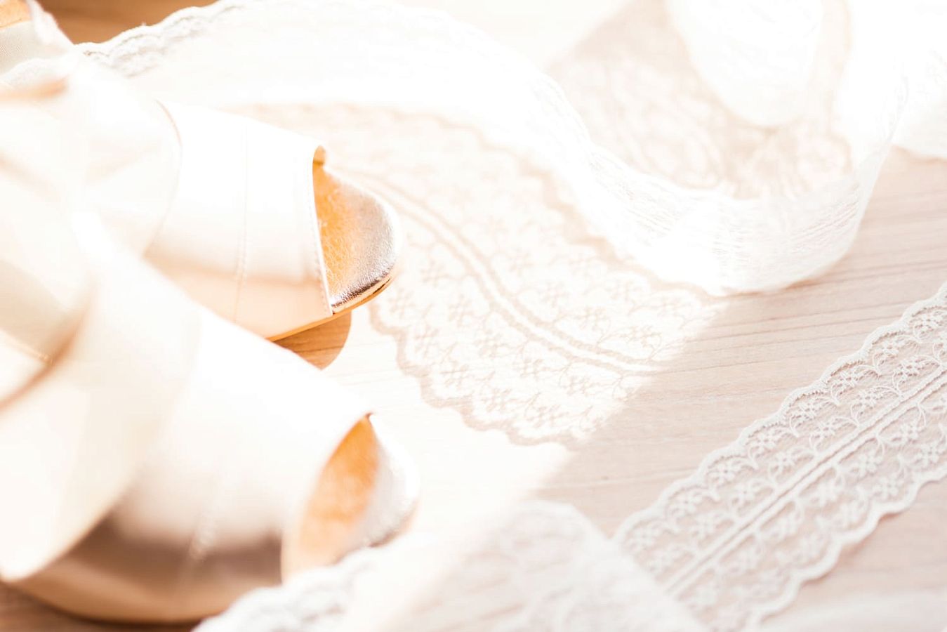 Материалы: шелк, кружево, хлопок – что выбрать для комфорта и соблазна?